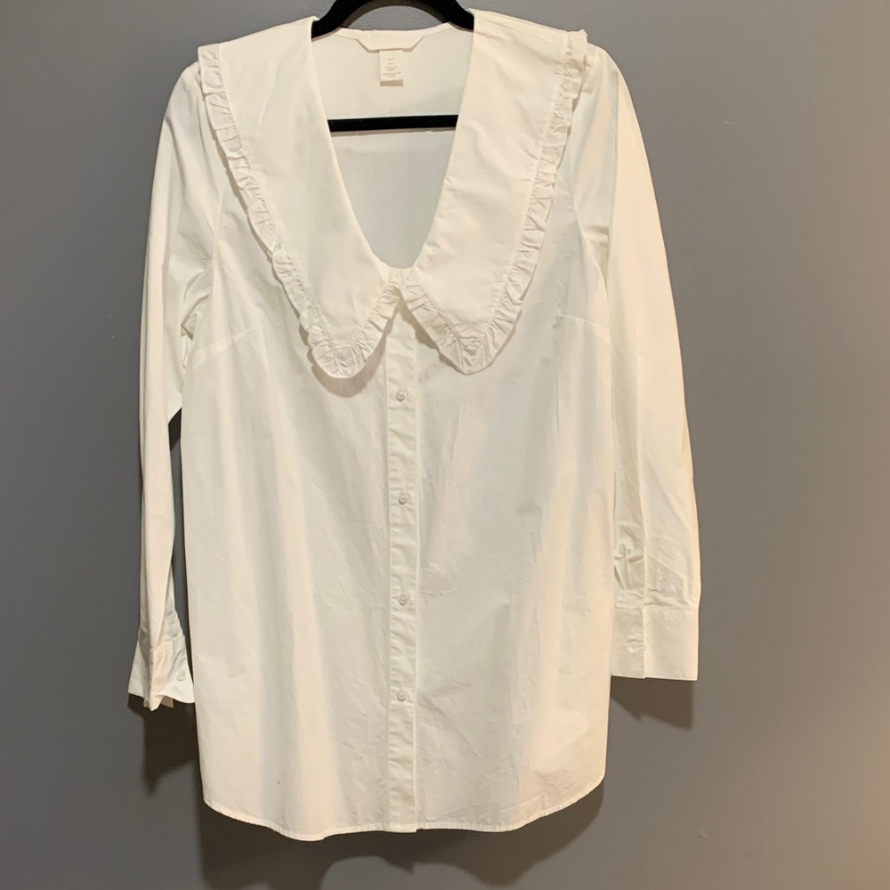 H&M White V-Neck Blouse with Ruffled Collar Size S